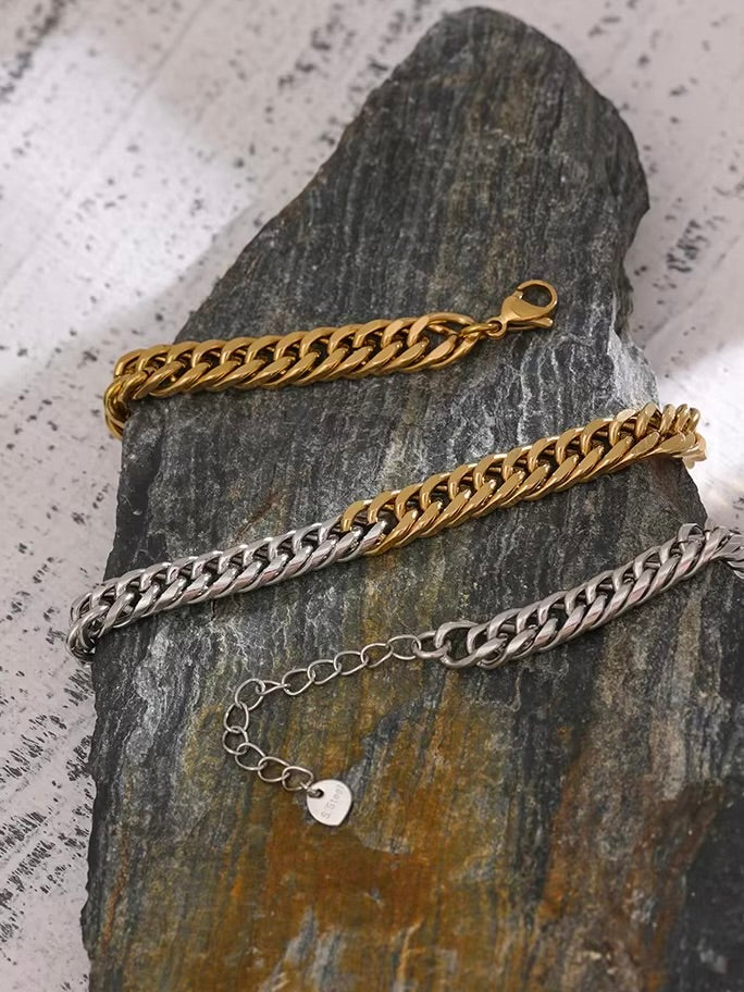 Demi-Lune Necklace